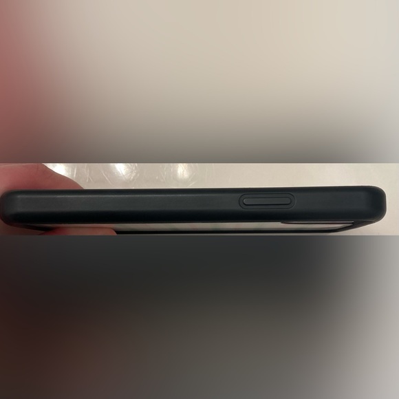 Wildflower Iphone 11 pro case - Picture 3 of 5